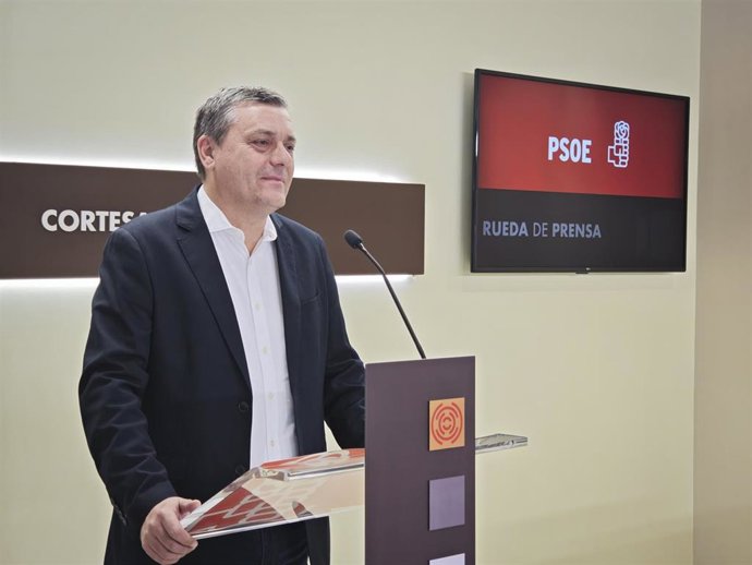 El portavoz parlamentario del PSOE Aragón, Fernando Sabés.