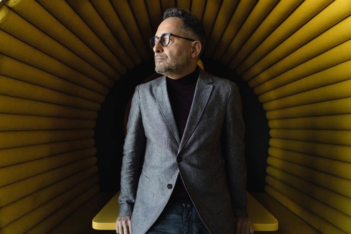 Archivo - Arxiu - El músic Jorge Drexler posa durant una entrevista amb Europa Press. ARXIU. 