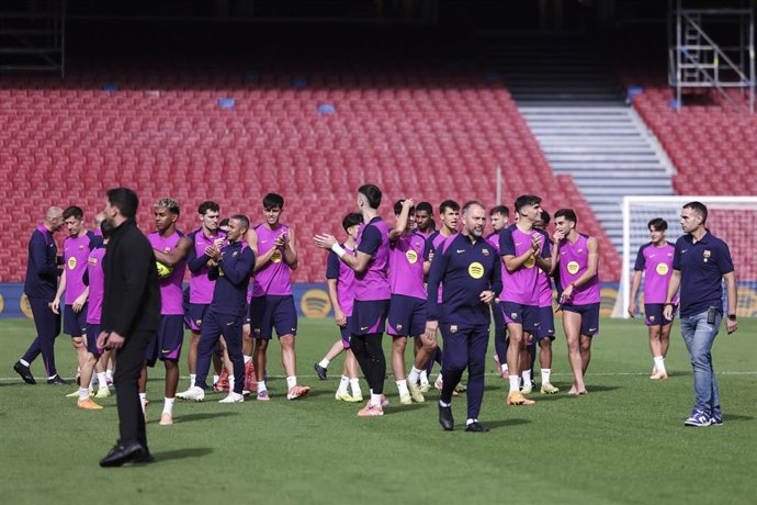 Archivo - Jugadores del Barça en el entrenamiento de puertas abiertas de noviembre en el Spotify Camp Nou