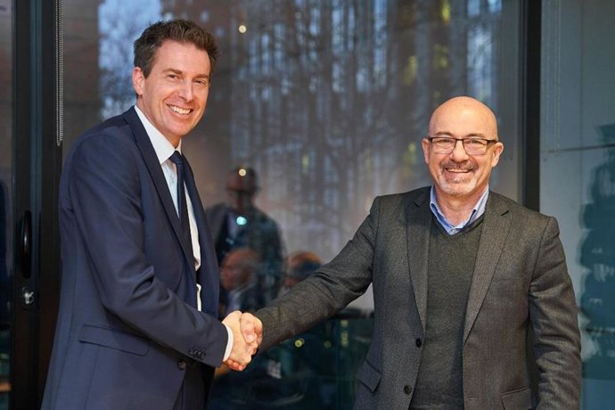 Archivo - De izquierda a derecha: el consejero delegado de KNDS en Alemania,  Florian Hohenwarter, y el consejero delegado de Leonardo, Roberto Cingolani.