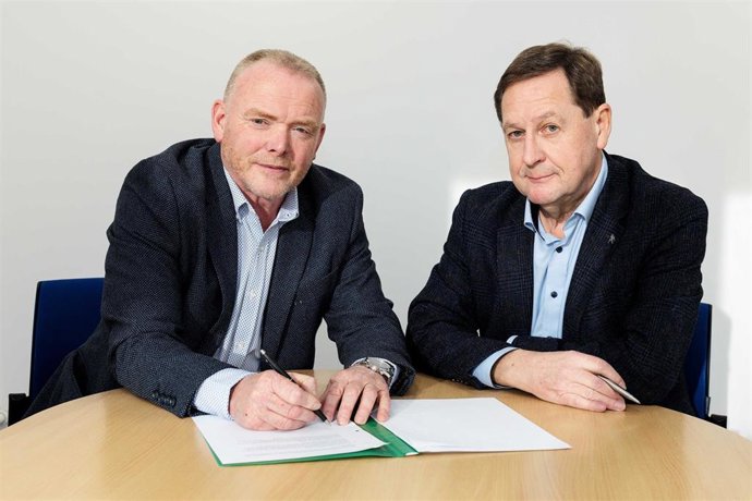 Firma del acuerdo de la compra de Accel por Grupo Fain