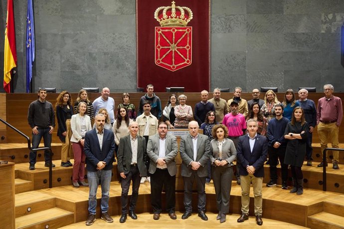 Participantes en la Asamblea Ciudadanade Cambio Climático, en el acto de presentación de las conclusiones celebrado en el Parlamento de Navarra.