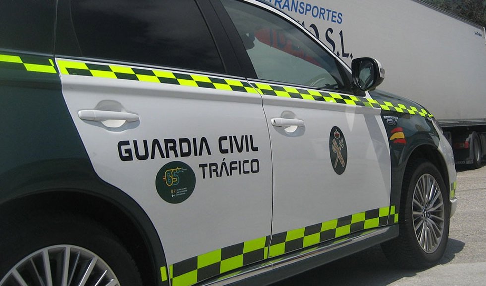 Archivo - Vehículo de la Guardia Civil de Tráfico, en imagen de archivo