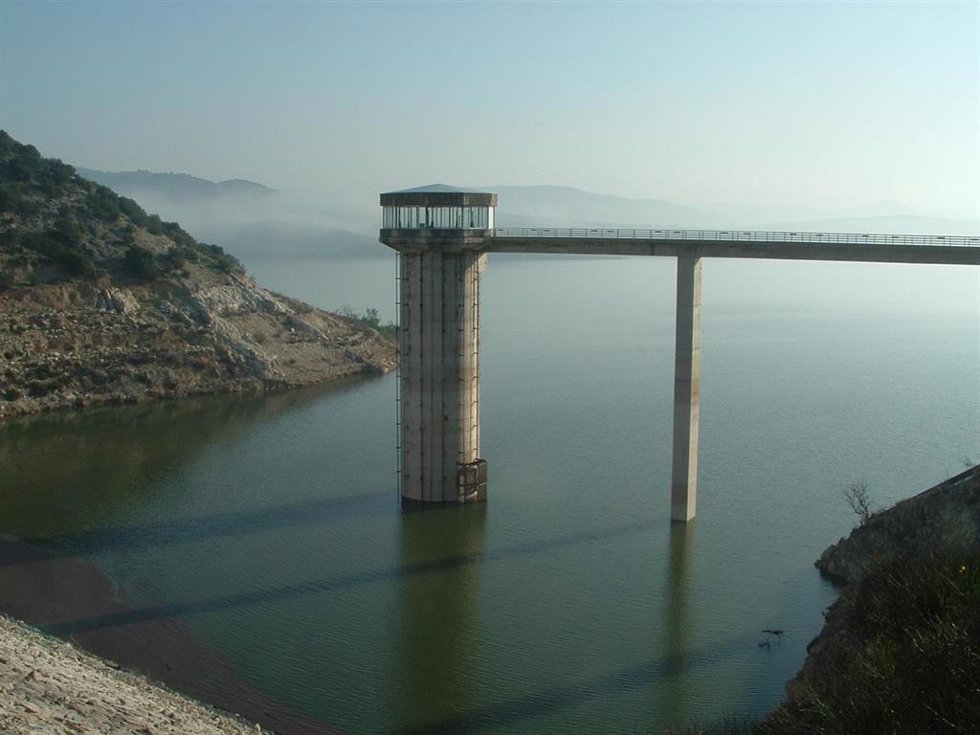 Archivo - Imagen de archivo del embalse de Guadalcacín, en la provincia de Cádiz.