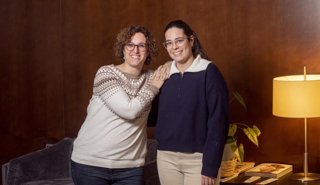 Las psicólogas expertas en duelo del Equipo de Atención Psicosocial (EAPS) Mutuam Elisa Sanz y Marta Gutiérrez.