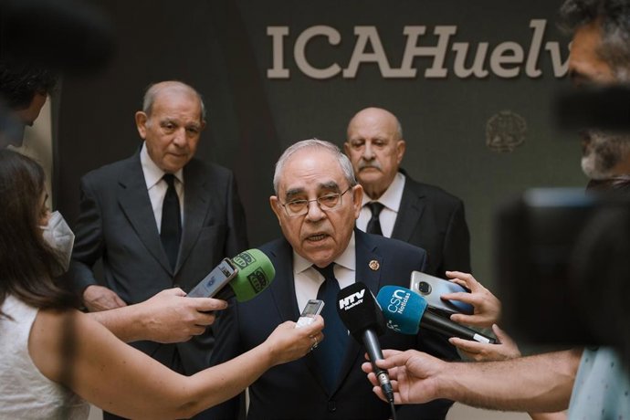 Archivo - El exdecano del Colegio de Abogados de Huelva, ICAH, Fernando Vergel, en una imagen de archivo.