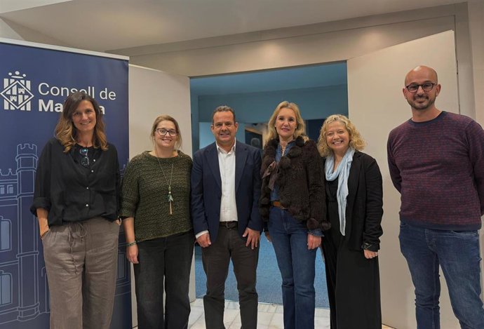 El conseller insular de Presidencia, Toni Fuster, asiste a una nueva conferencia del programa 'Endinsat' del Consell de Mallorca