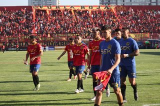 Futbol, Union Espanola vs OÕHiggins Fecha 29, Liga de primera 2025. El equipo de Union Espanola es fotografiado durante un partido de la liga de primera division disputado en el estadio Santa Laura de Santiago, Chile. 30/11/2025 Dragomir