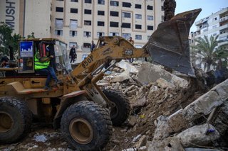 December 15, 2025, Gaza, Palestine: (INT) Civil defense teams have begun recovering the bodies of the Salem family from under the rubble of their destroyed home in the Rimal neighborhood of Gaza City. December 15, 2025, Gaza, Palestine: Civil defense team