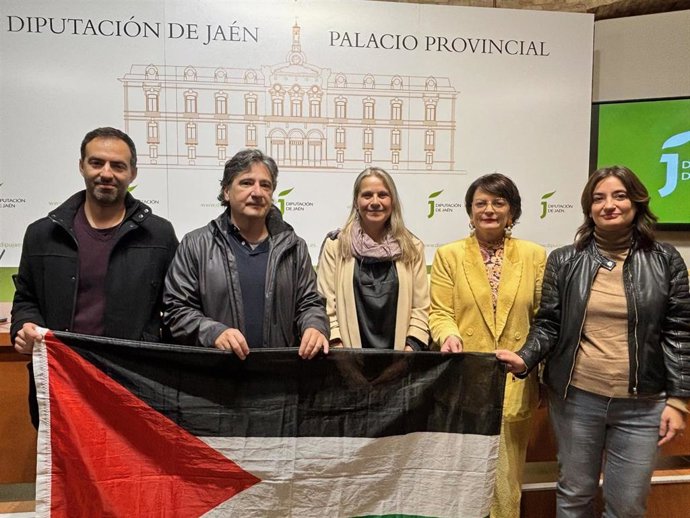 Mesa redonda celebrada para analizar la crisis humanitaria en Gaza, promovida por la Diputación y Ayuntamiento en colaboración con Unrwa.
