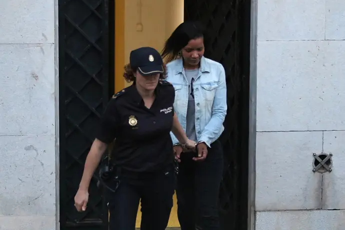 Salida de Ana Julia Quezada, después de escuchar el veredicto de culpabilidad. Imagen de archivo.