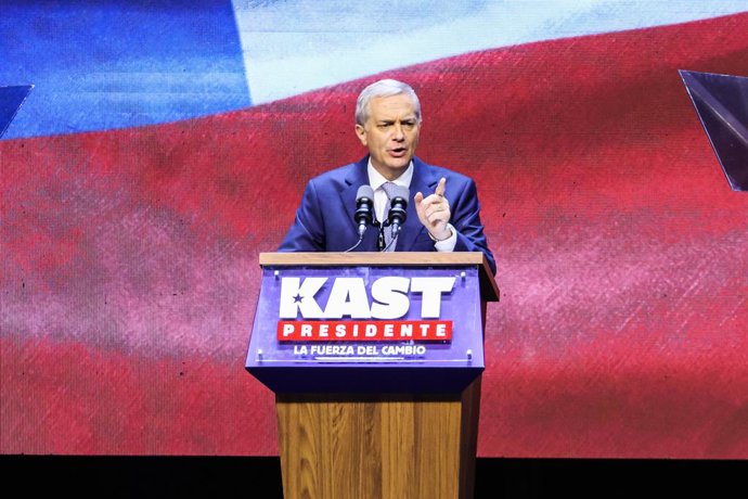 December 14, 2025, Santiago, Chile: Jose Antonio Kast, elected president of the Republic of Chile, for the period 2026 to 2030, delivers his public speech in front of thousands of supporters.,Image: 1059386727, License: Rights-managed, Restrictions: , Mod