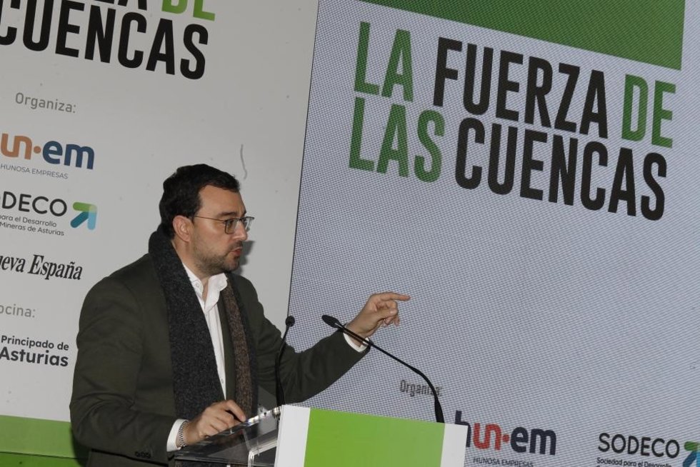 Barbón sostiene que las cuencas serán parte del mejor futuro de Asturias