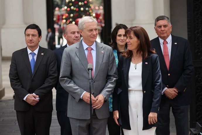 Santiago 15  de diciembre 2025. El Presidente Electo Jose Antonio Kast luego  del recibimiento del Gobierno en el Palacio de La Moneda. Dragomir Yankovic/Aton Chile