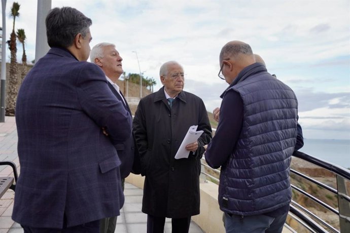 El presidente de la Ciudad Autónoma de Melilla, Juan José Imbroda (PP), visitando este martes una obra en la ciudad.