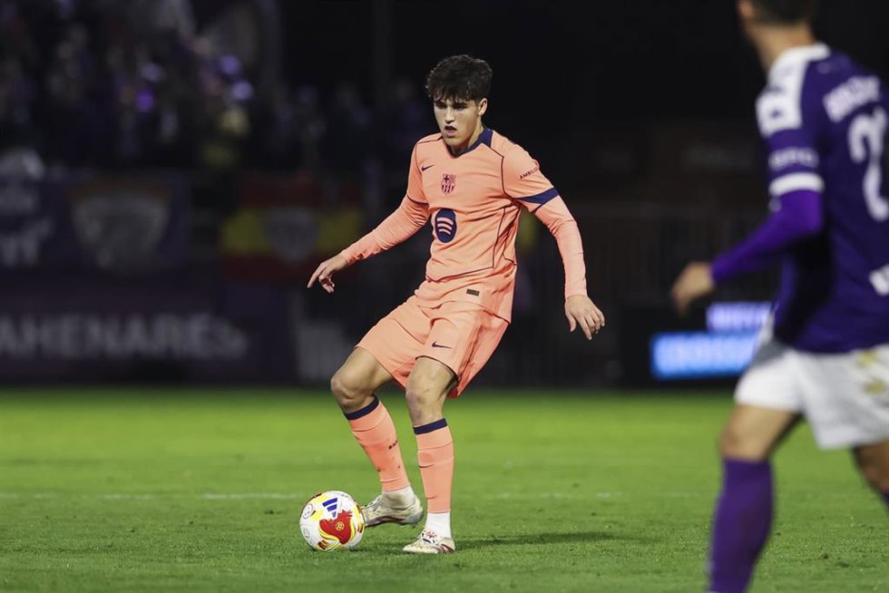 Pau Cubarsí, en un partido del FC Barcelona contra el CD Guadalajara.