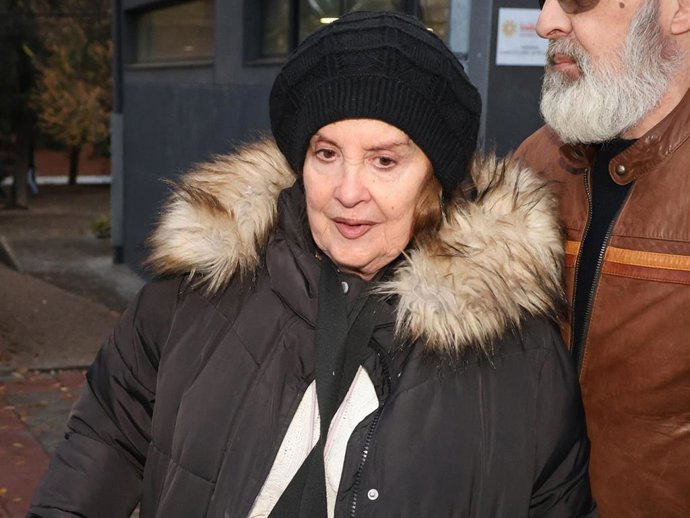 Freda Lorente sale de un centro médico este martes