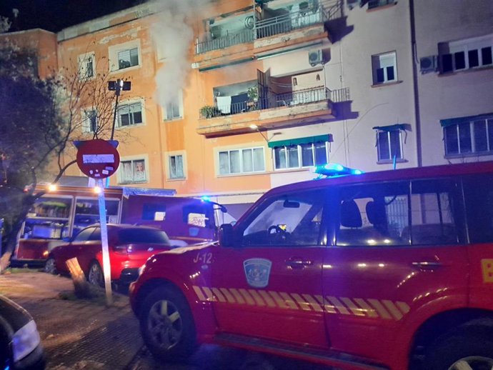 Edificio donde se ha producido un incendio esta madrugada en Cáceres