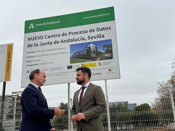 El vicesecretario de Economía, Hacienda y Empleo del PP de Sevilla, Antonio Ramírez, y el el diputado autonómico del PP por Sevilla, José Ricardo García.