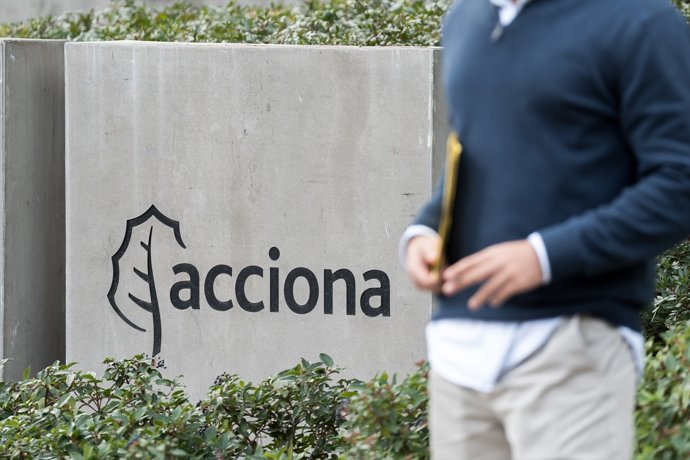 Logotipo de Acciona en la sede de Madrid, a 14 de noviembre de 2025,
