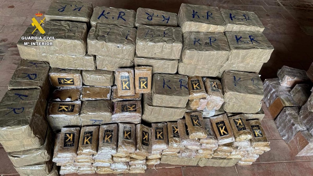 Detenidas cinco personas en Almería tras desarticular una red que transportaba droga oculta en autobuses