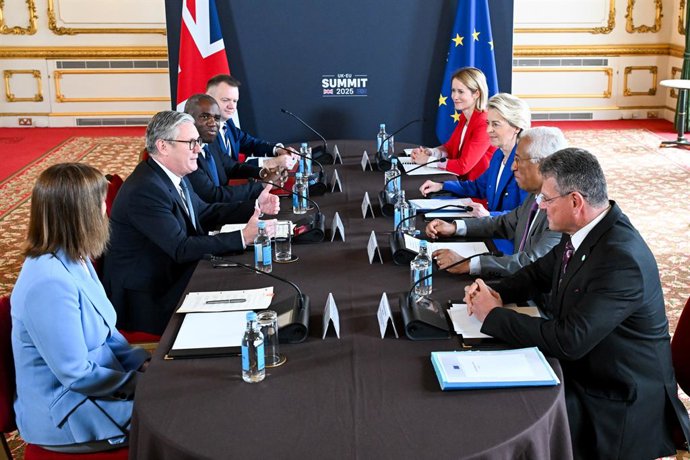 Archivo - Arquivo - O primeiro-ministro britânico Keir Starmer se reúne com líderes da UE na cúpula UE-Reino Unido em maio.