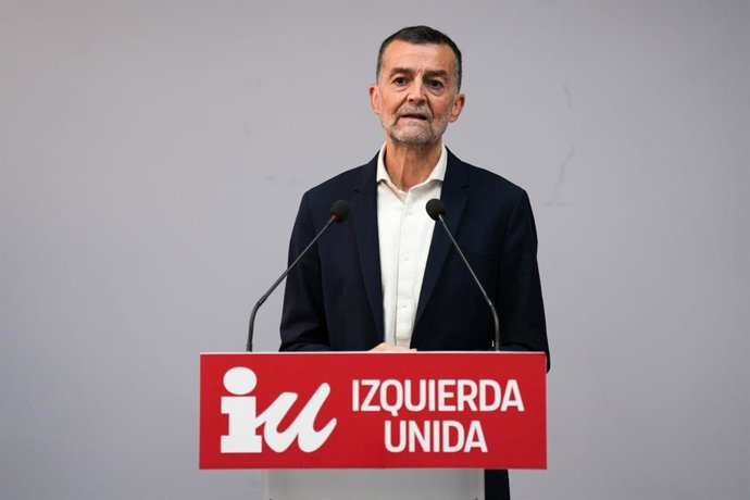 El coordinador federal de IU, Antonio Maíllo, en rueda de prensa este miércoles en la sede de IU Andalucía en Sevilla.