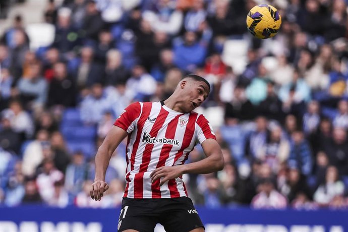 Archivo - Maroan Sannadi of Athletic Club de Bilbao in action during the Spanish league, La Liga EA Sports, football match played between RCD Espanyol and Athletic Club de Bilbao at RCDE Stadium on February 16, 2025 in Cornella, Barcelona, Spain.