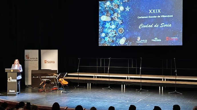 La consejera de Educación inaugura el Certamen Escolar de Villancicos de Soria.