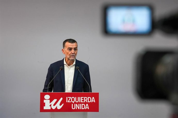 El coordinador federal de IU y candidato a la Presidencia de la Junta por la coalición Por Andalucía, Antonio Maíllo, ofrece una rueda de prensa sobre distintos temas de actualidad política tanto de ámbito nacional como andaluz. 