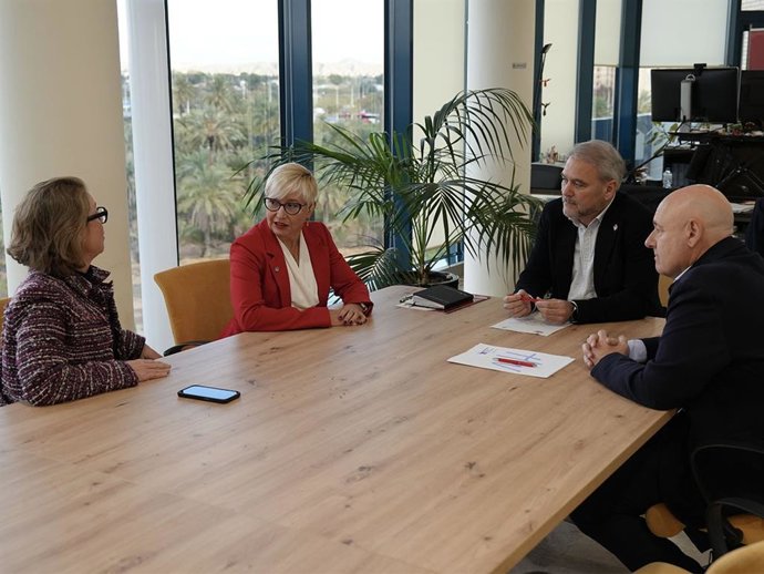 Archivo - La UMH y el Colegio Oficial de Farmacéuticos de Alicante crean la Cátedra de Farmacia Asistencial y Sostenible