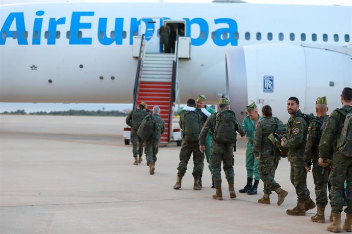 Militares parten en misión de la OTAN a Eslovaquia desde el Aeropuerto de Almería.