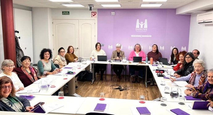 Emakunderen Aholku Batzordea berritu da urteko azken osoko bilkuran