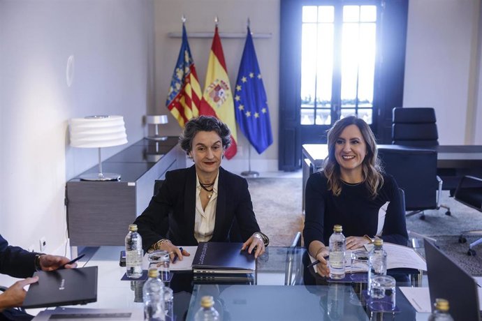 La alcaldesa de València, María José Catalá, y la presidenta de la APV, Mar Chao, se reúnen en el órgano de cooperación interadministrativa