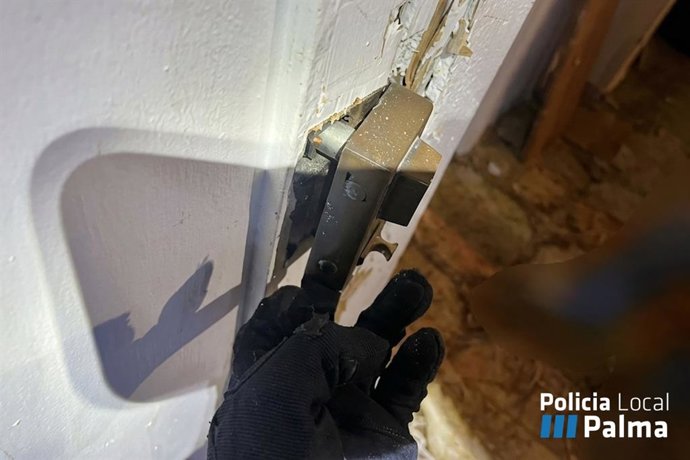 Imagen de la cerradora rota.