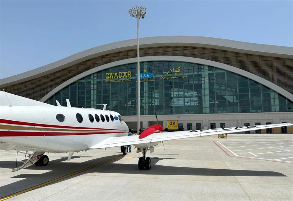Archivo - Un avión en el aeropuerto de Gwadar, en Pakistán (archivo)