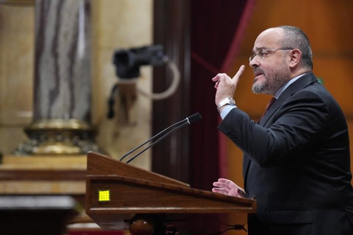 El presidente del PP en el Parlament, Alejandro Fernández, inteviene en la comparecencia del presidente de la Generalitat, Salvador Illa, sobre la peste porcina africana