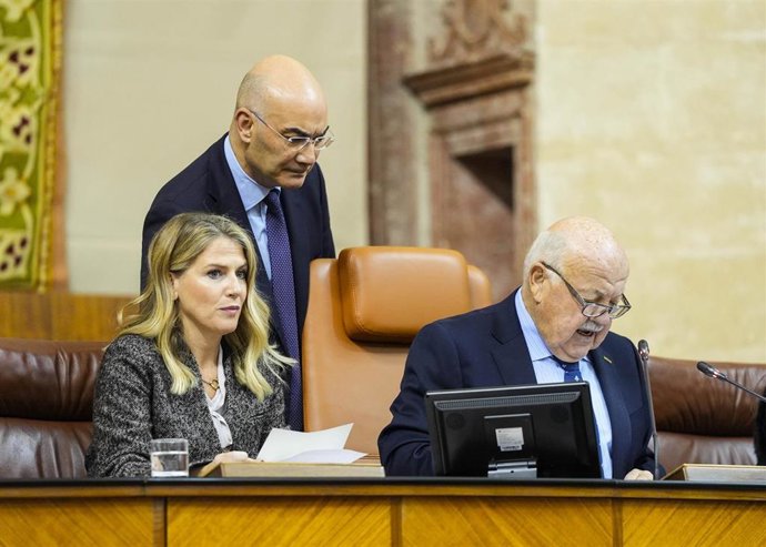 El presidente del Parlamento andaluz, Jesús Aguirre, interviene en el Pleno.