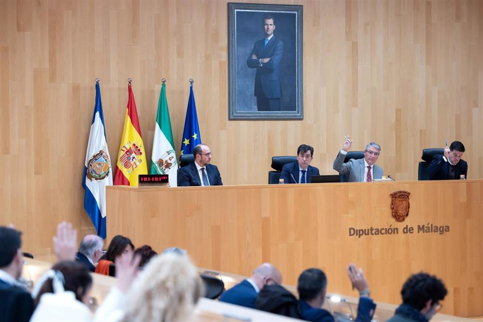 La Diputación de Málaga adjudica por 10,8 millones el mayor contrato de su historia para mejorar las redes de agua y luchar contra las fugas en 71 municipios.