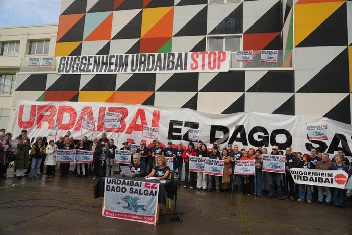 Rueda de prensa de la Plataforma Guggenheim Urdaibai Stop, contraria a la expansión del museo en la biosfera
