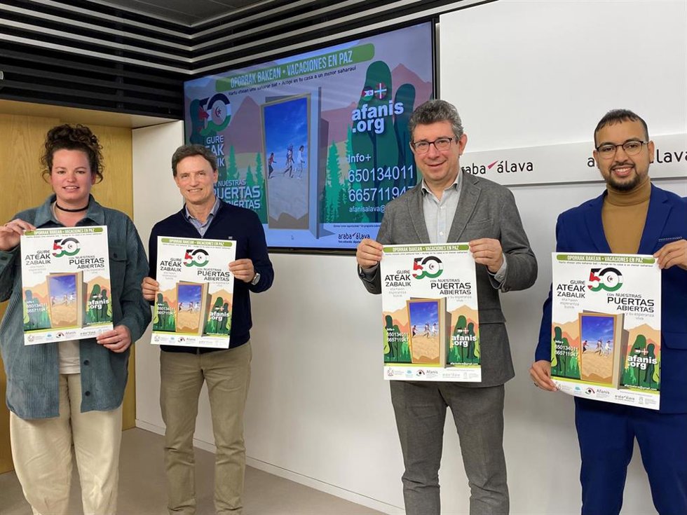 Presentación de la campaña de 'Oporrak bakean-Vacaciones en paz' en Álava.