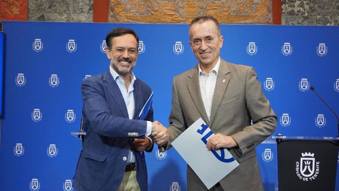 Archivo - El vicepresidente primero del Cabildo de Tenerife, Lope Afonso, y el vicepresidente segundo, José Miguel Ruano