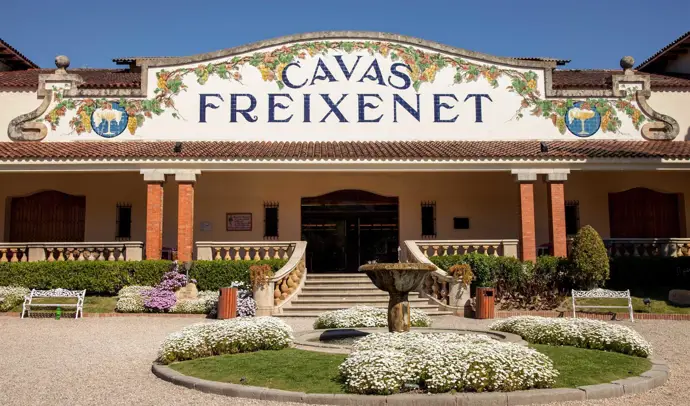 Freixenet logo case