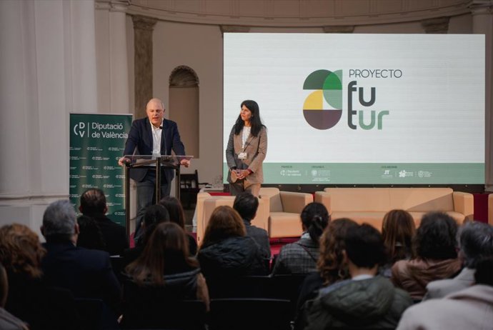1er Teniente Alcalde de Requena y la Viverrectora de la UPV