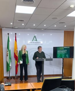El delegado territorial de Inclusión Social, Juventud, Familias e Igualdad de la Junta de Andalucía en la provincia de Cádiz, Alfonso Candón, en rueda de prensa.