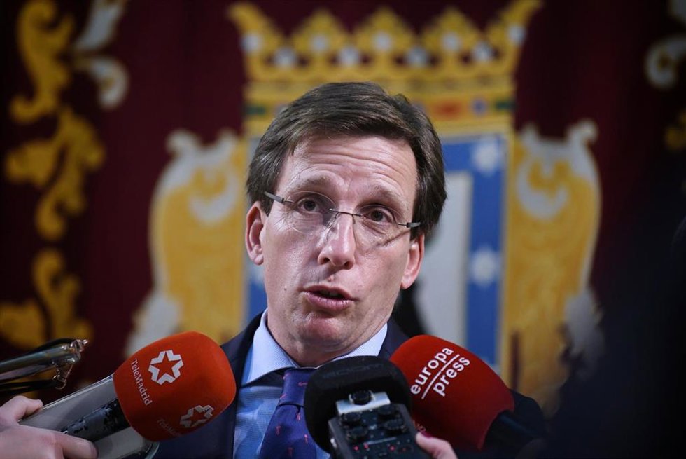 Archivo - El alcalde de Madrid, José Luis Martínez-Almeida, realiza unas declaraciones a los medios