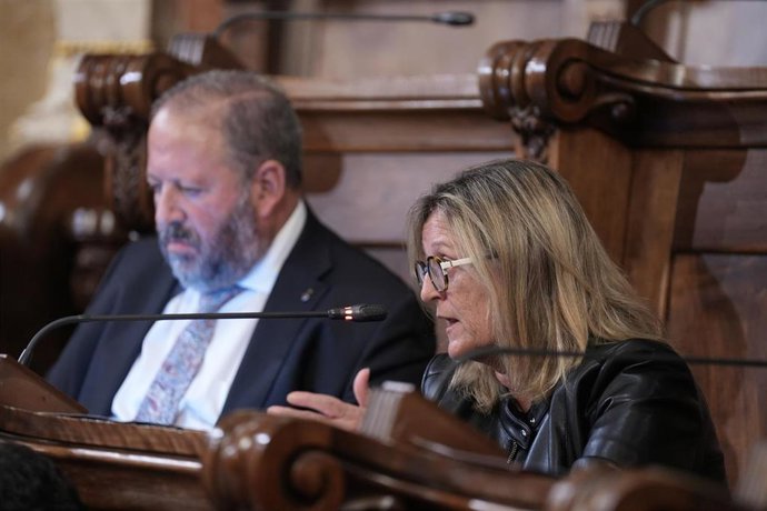 Archivo - (d) La portavoz del PP en el Ayuntamiento de Barcelona, Sonia Devesa, en una imagen de archivo