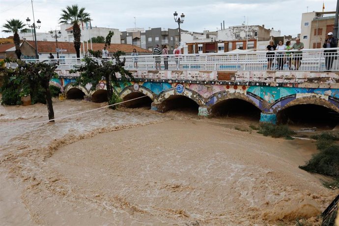 Archivo - Efectos que las lluvias torrenciales han provocado en Los Alcázares en Sevilla, en una foto de archivo. 