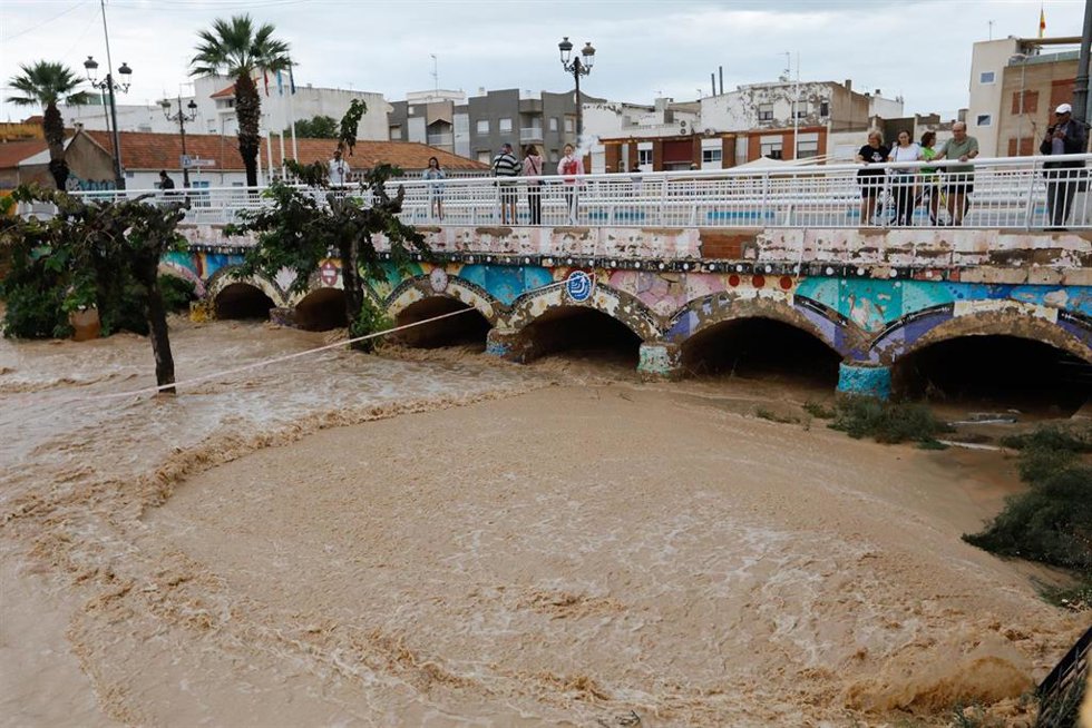 Archivo - Efectos que las lluvias torrenciales han provocado en Los Alcázares en Sevilla, en una foto de archivo.