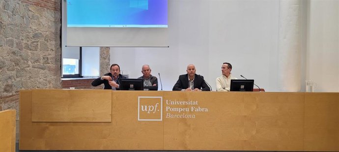 Momento de la presentación del informe.